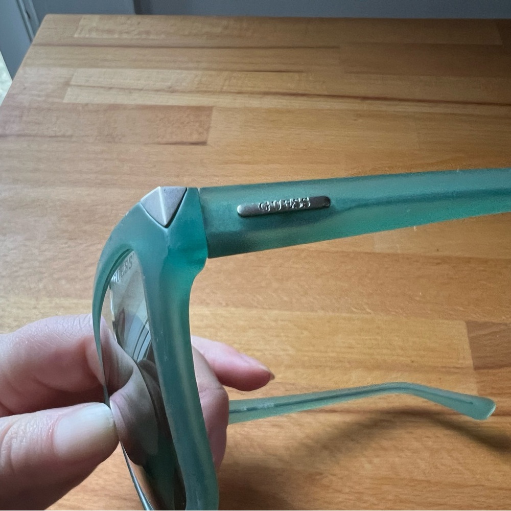 💐 Guess Seafoam Cateye Sunglasses for Women - Picture 12 of 12